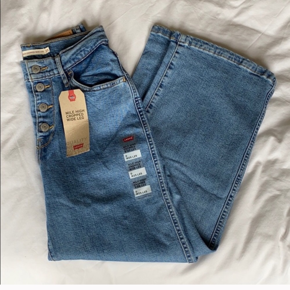 BNWT MILE HIGH WIDE LEG LEVI